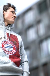 Werbekampange Logo Corporate Behavior FC Bayern Fankollektion